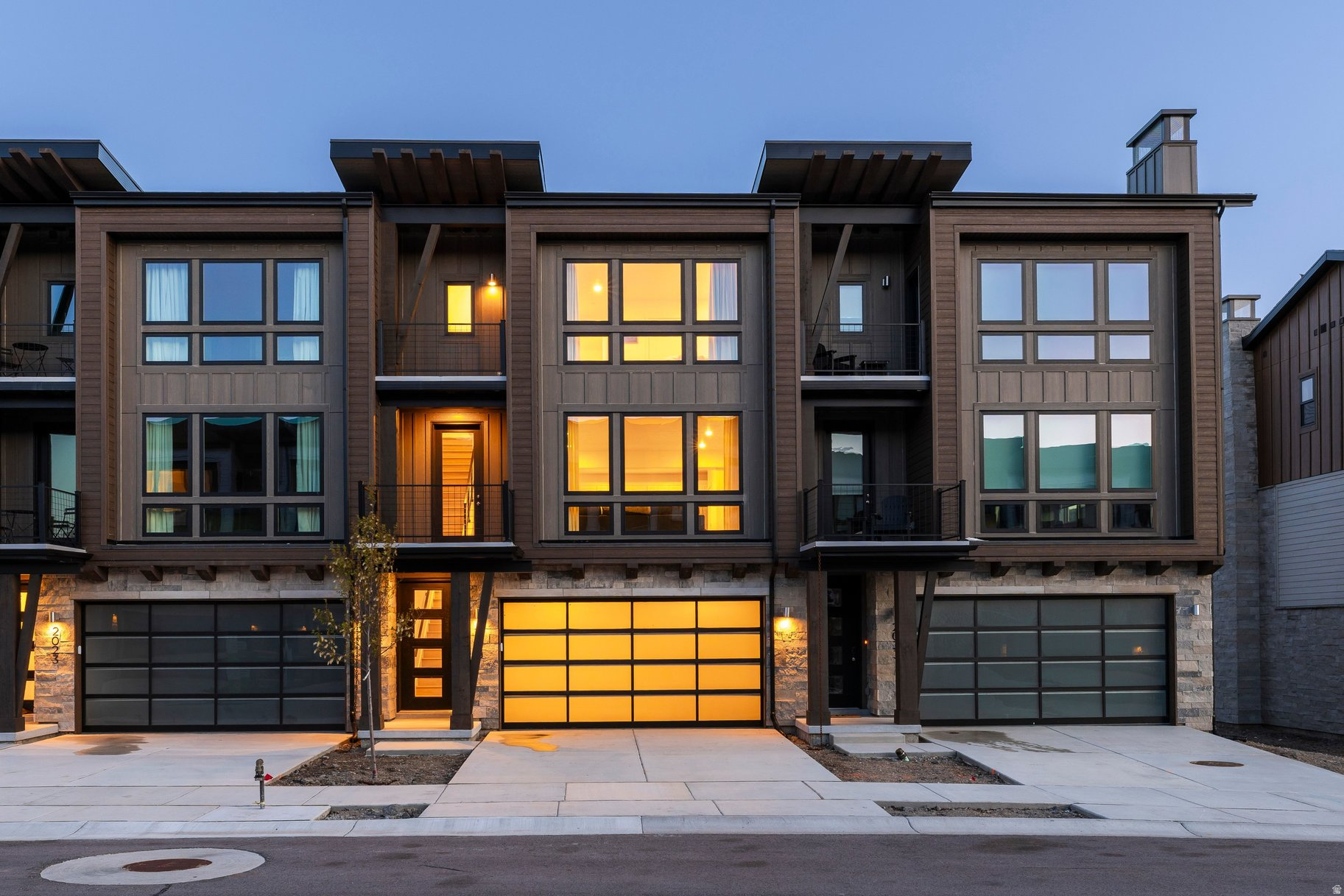 THE POINTE AT CURRENT - Residential