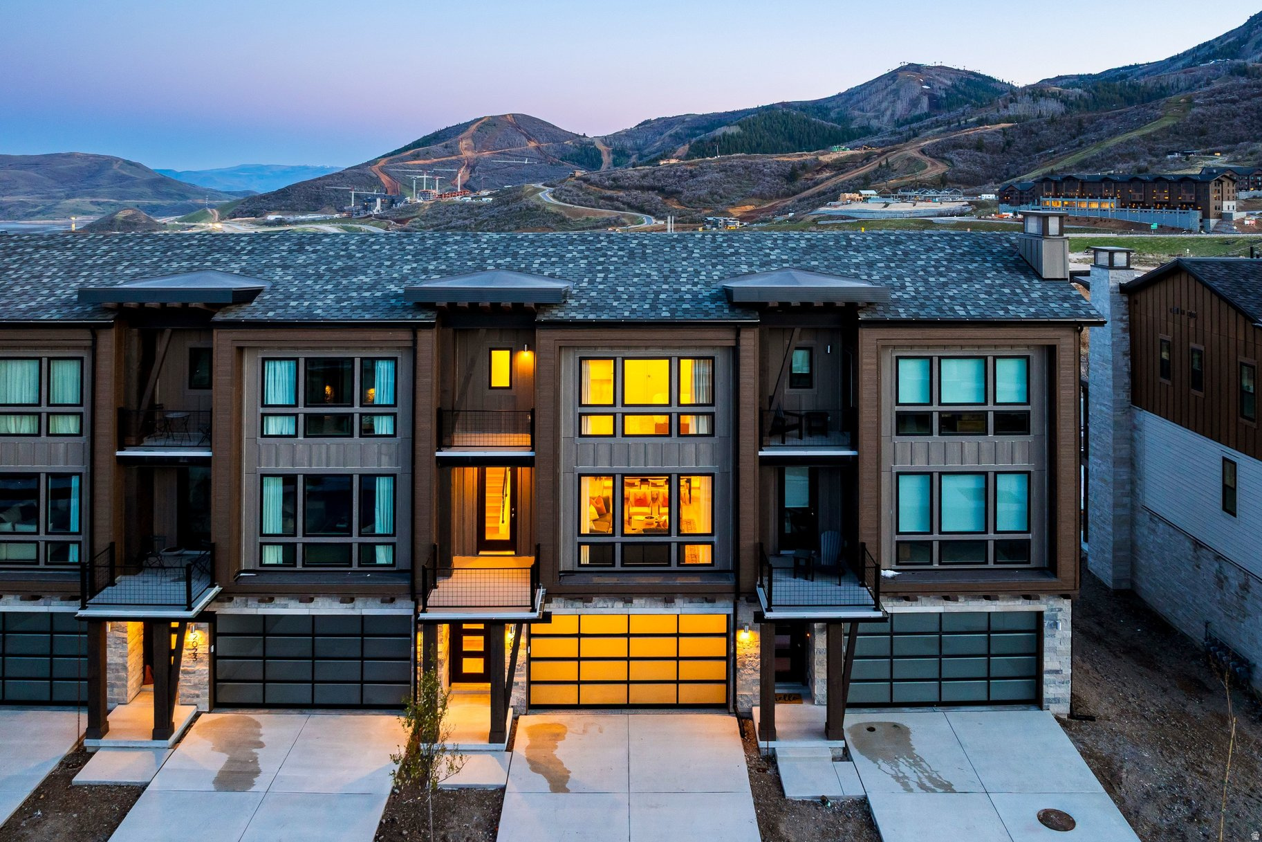 THE POINTE AT CURRENT - Residential