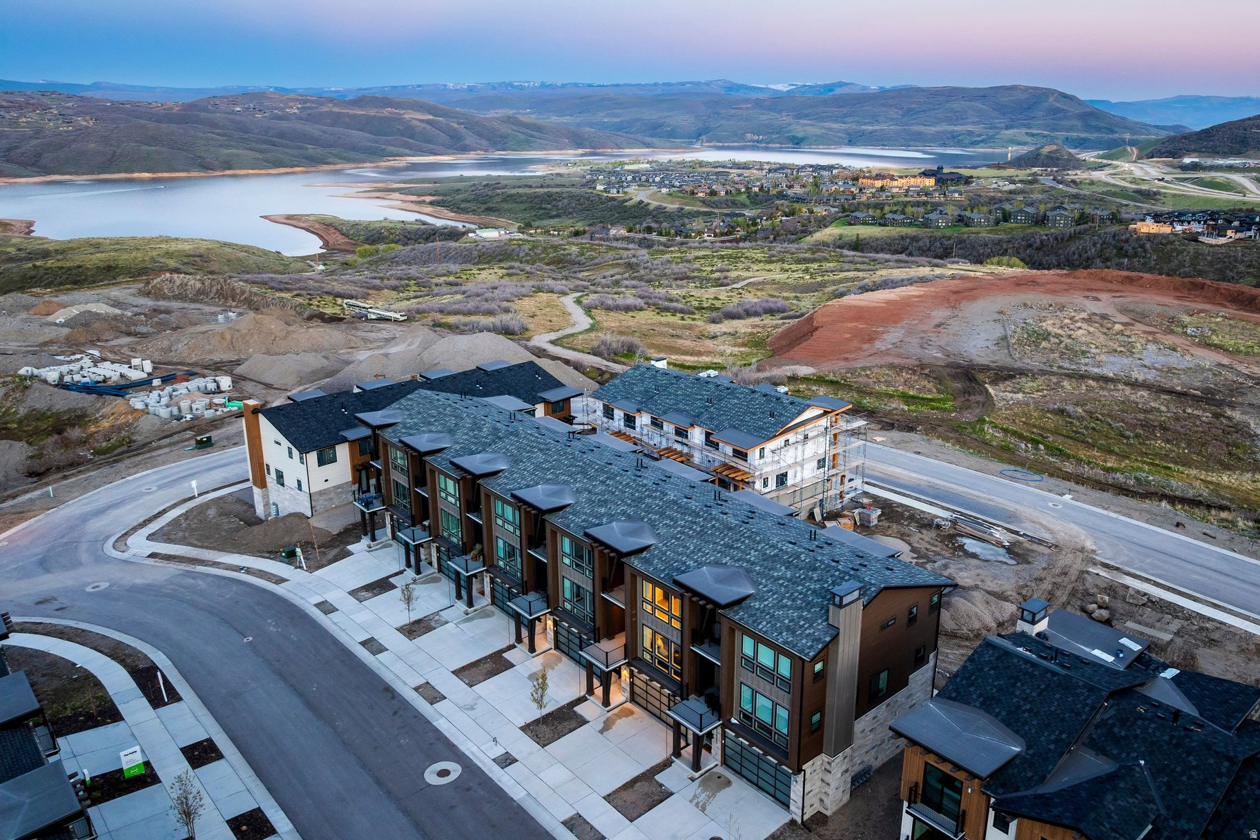 THE POINTE AT CURRENT - Residential