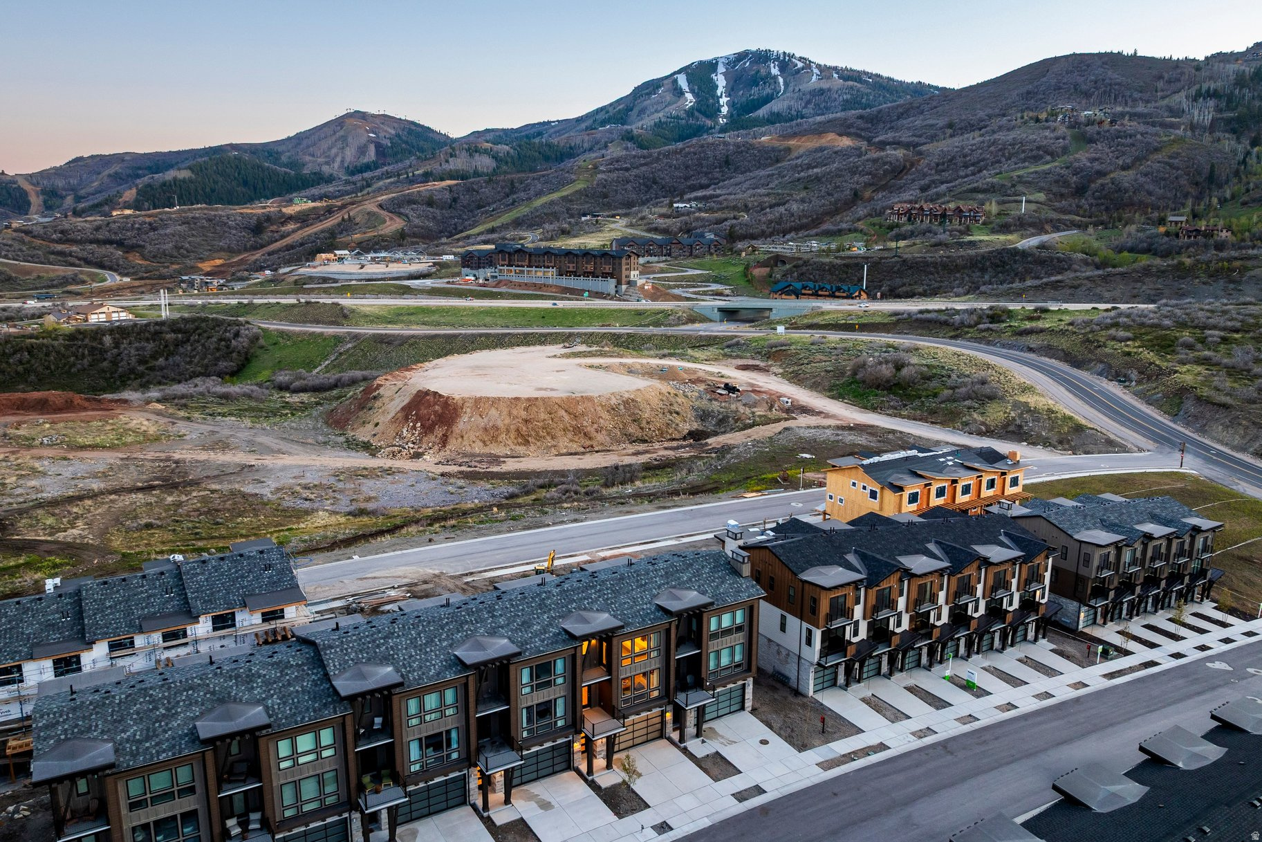 THE POINTE AT CURRENT - Residential