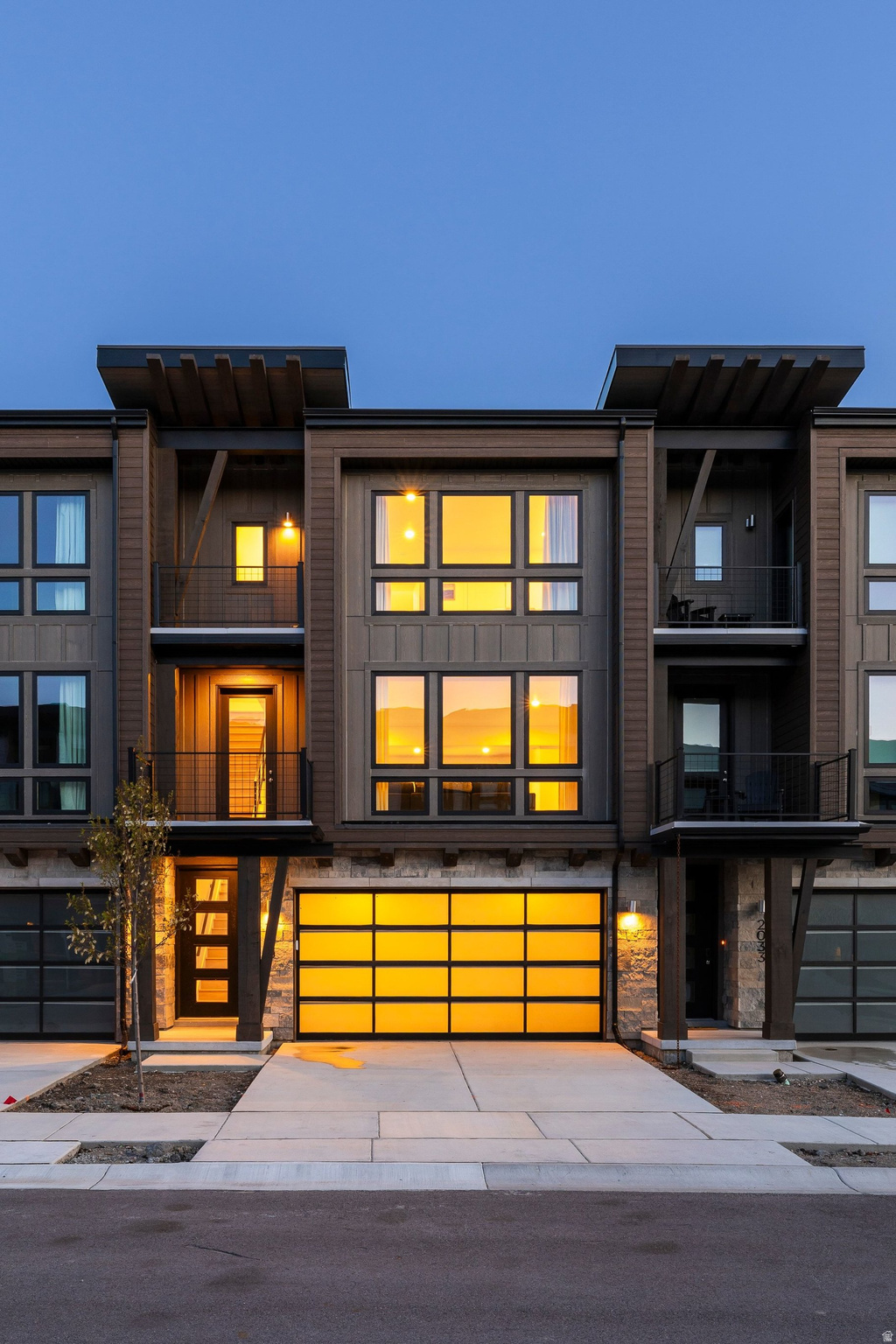 THE POINTE AT CURRENT - Residential