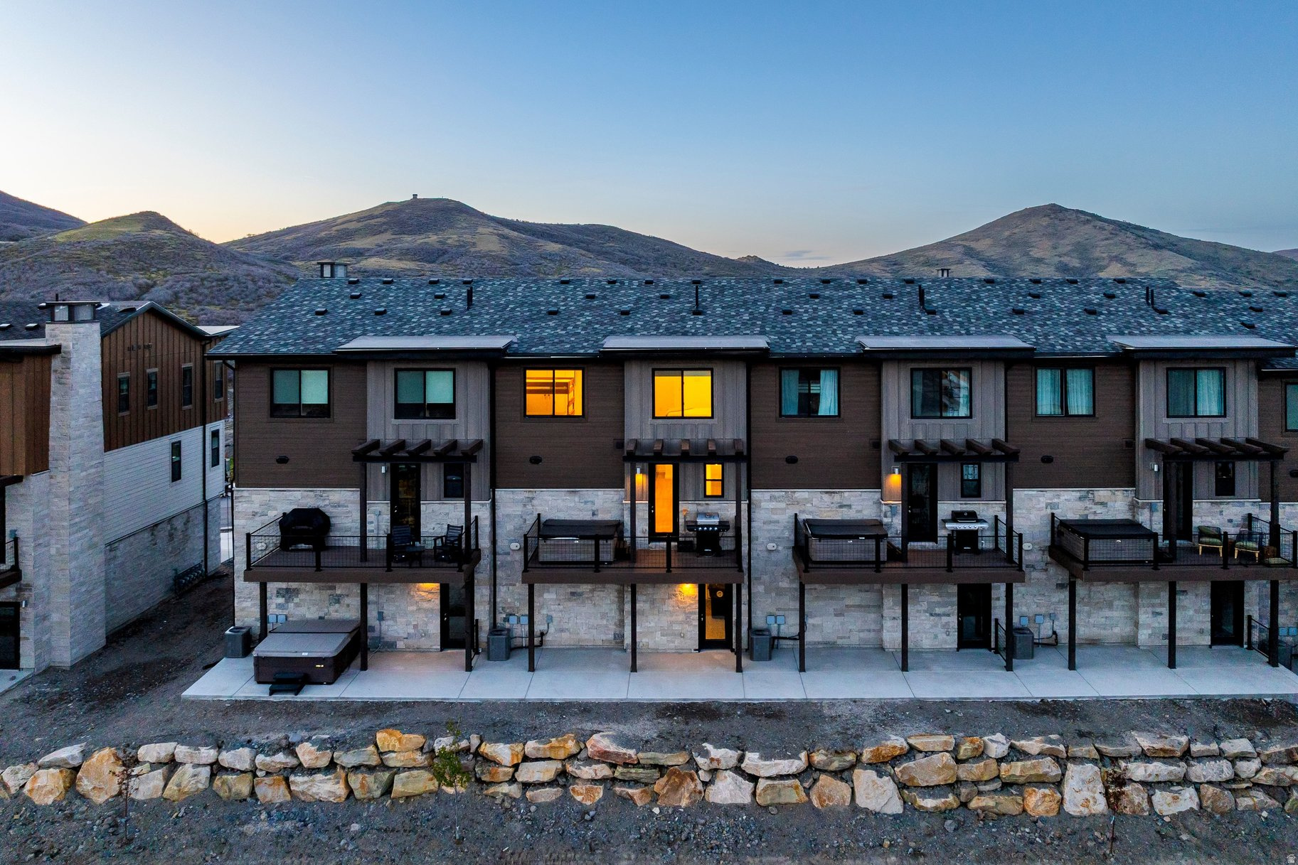 THE POINTE AT CURRENT - Residential