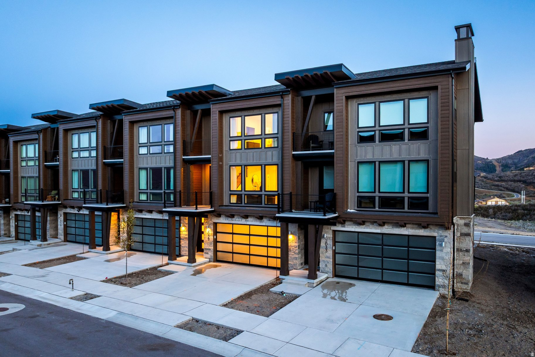 THE POINTE AT CURRENT - Residential
