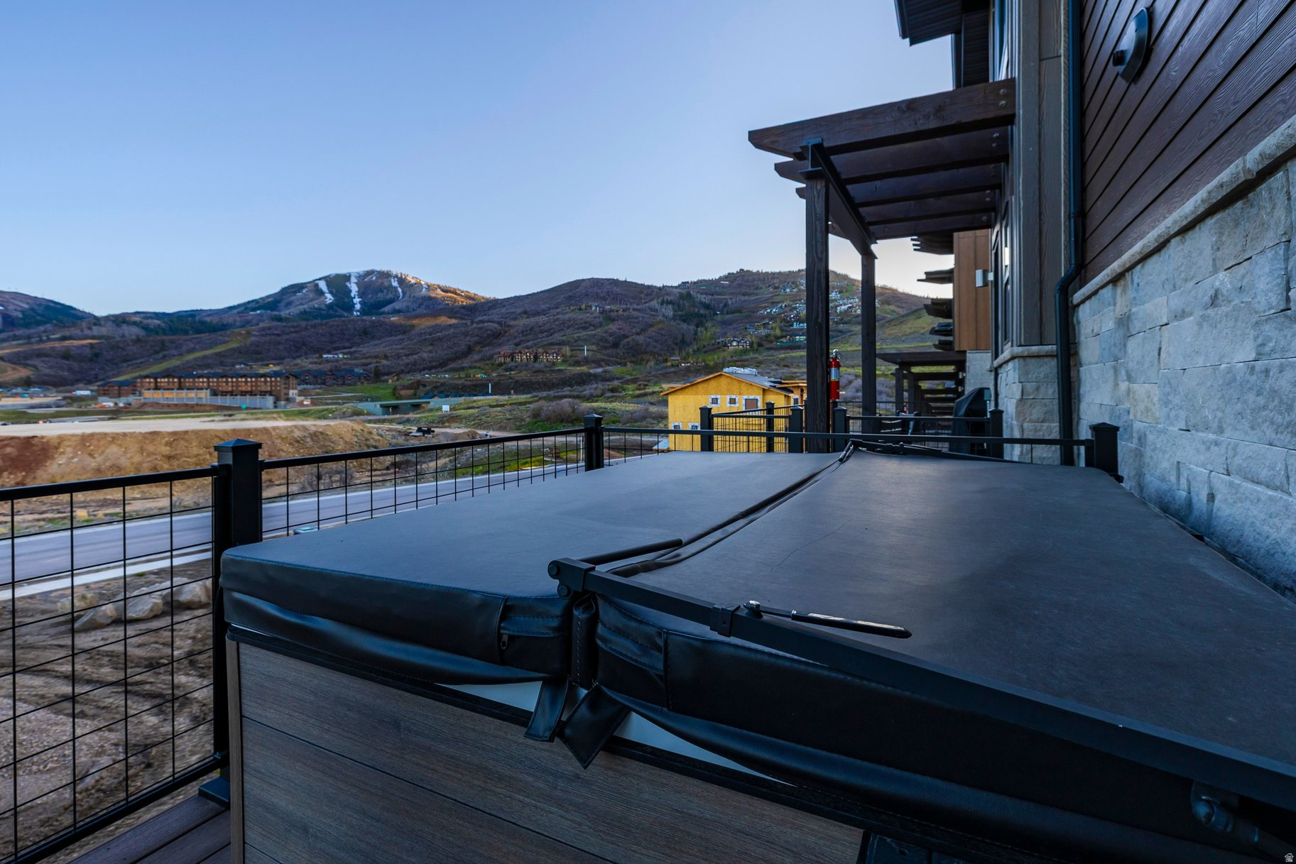 THE POINTE AT CURRENT - Residential