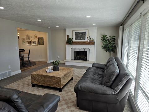 Tiny photo for 798 E 2800 N, North Ogden, UT 84414 (MLS # 2115047)