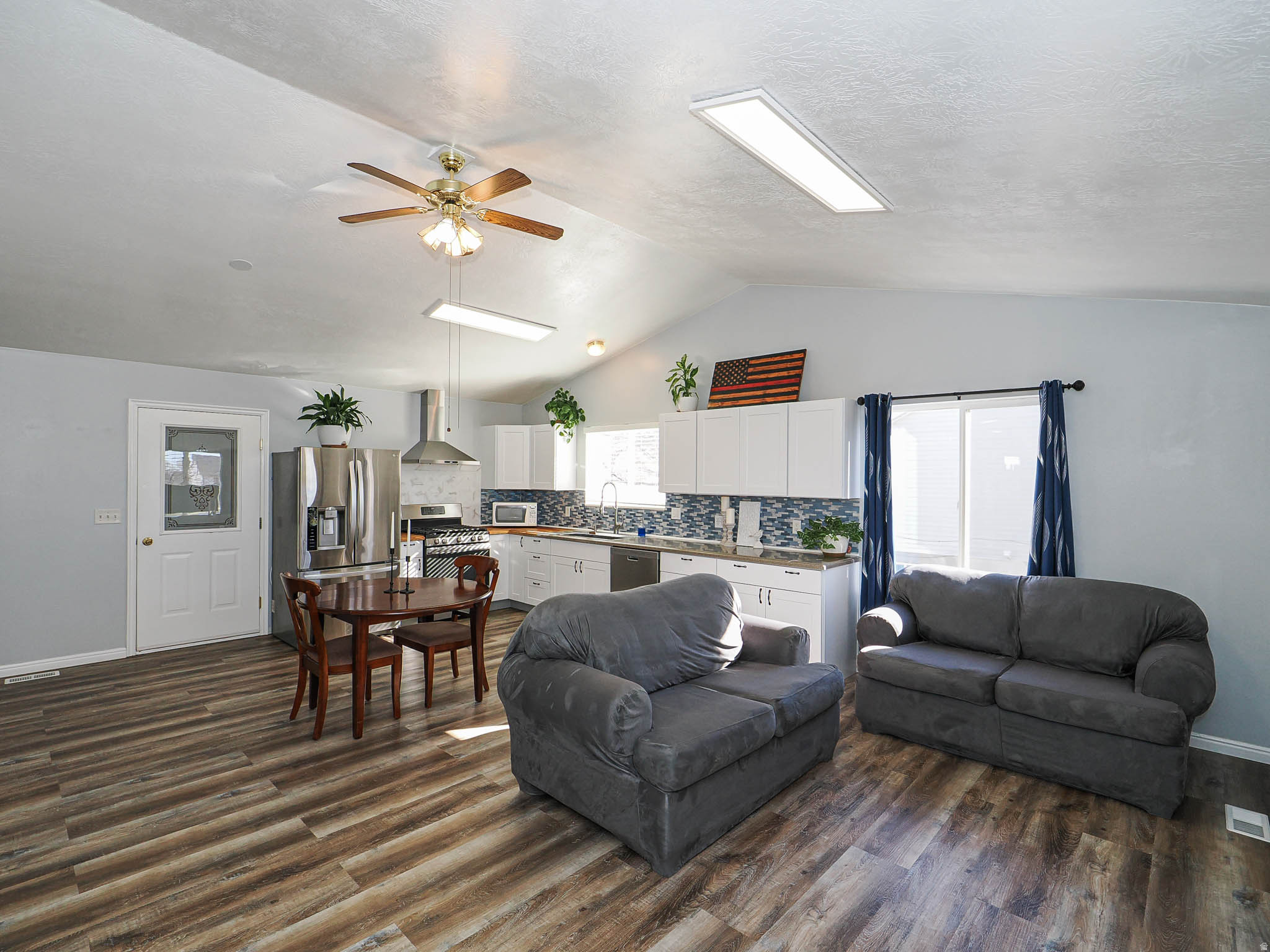 MOUNTAIN VIEW - Residential