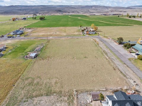 Photo of 100 S 355 W, Loa, UT 84747 (MLS # 2119693) Photo of 100 S 355 W, Loa, UT 84747 (MLS # 2119693)