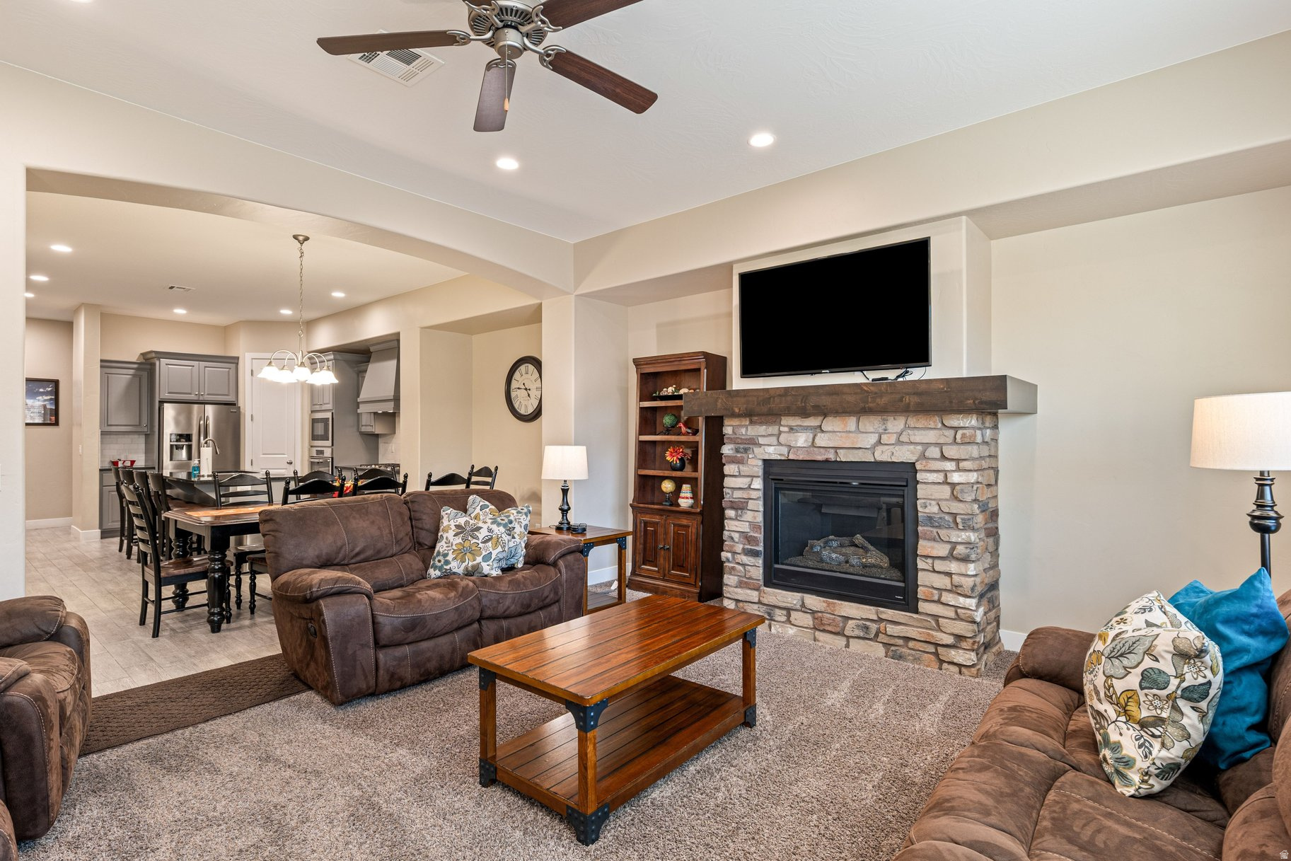 CORAL RIDGE TOWNHOMES PH 3-C - Residential