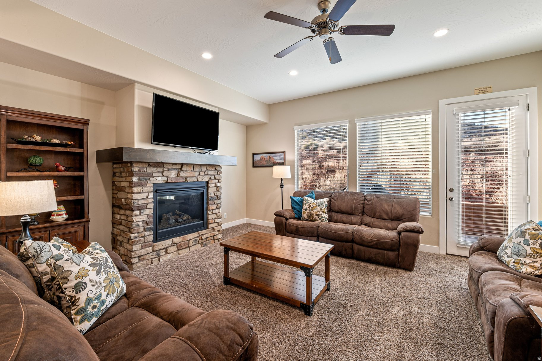 CORAL RIDGE TOWNHOMES PH 3-C - Residential