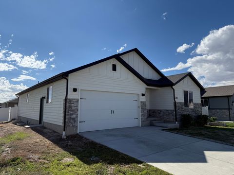Photo of 2314 E WEEPING WILLOW WAY, Eagle Mountain, UT 84005 (MLS # 2120944)