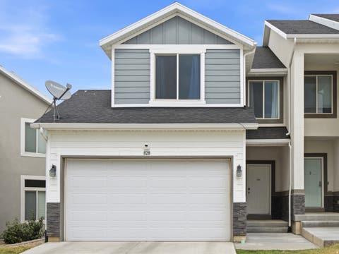 Townhouse For Sale - 828 N Glen Eagles Ct<br/> Tooele, UT 84074