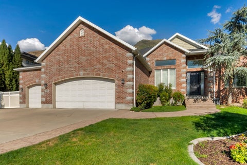 Photo of 9594 N AZTEC DR, Cedar Hills, UT 84062 (MLS # 2185625)