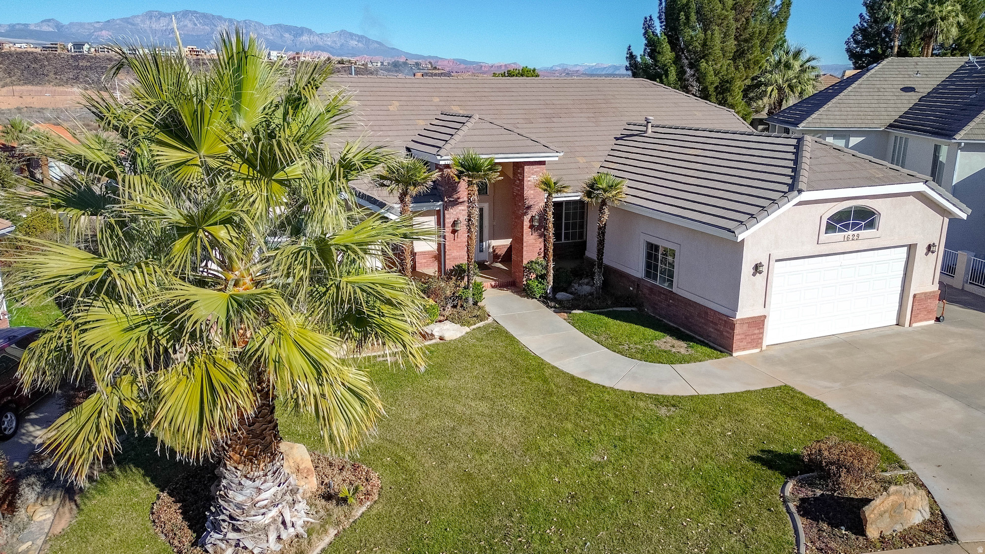 BOULDERS - Residential