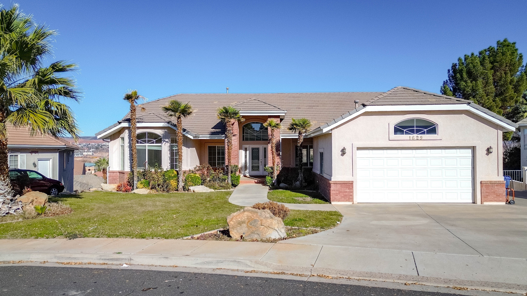 BOULDERS - Residential