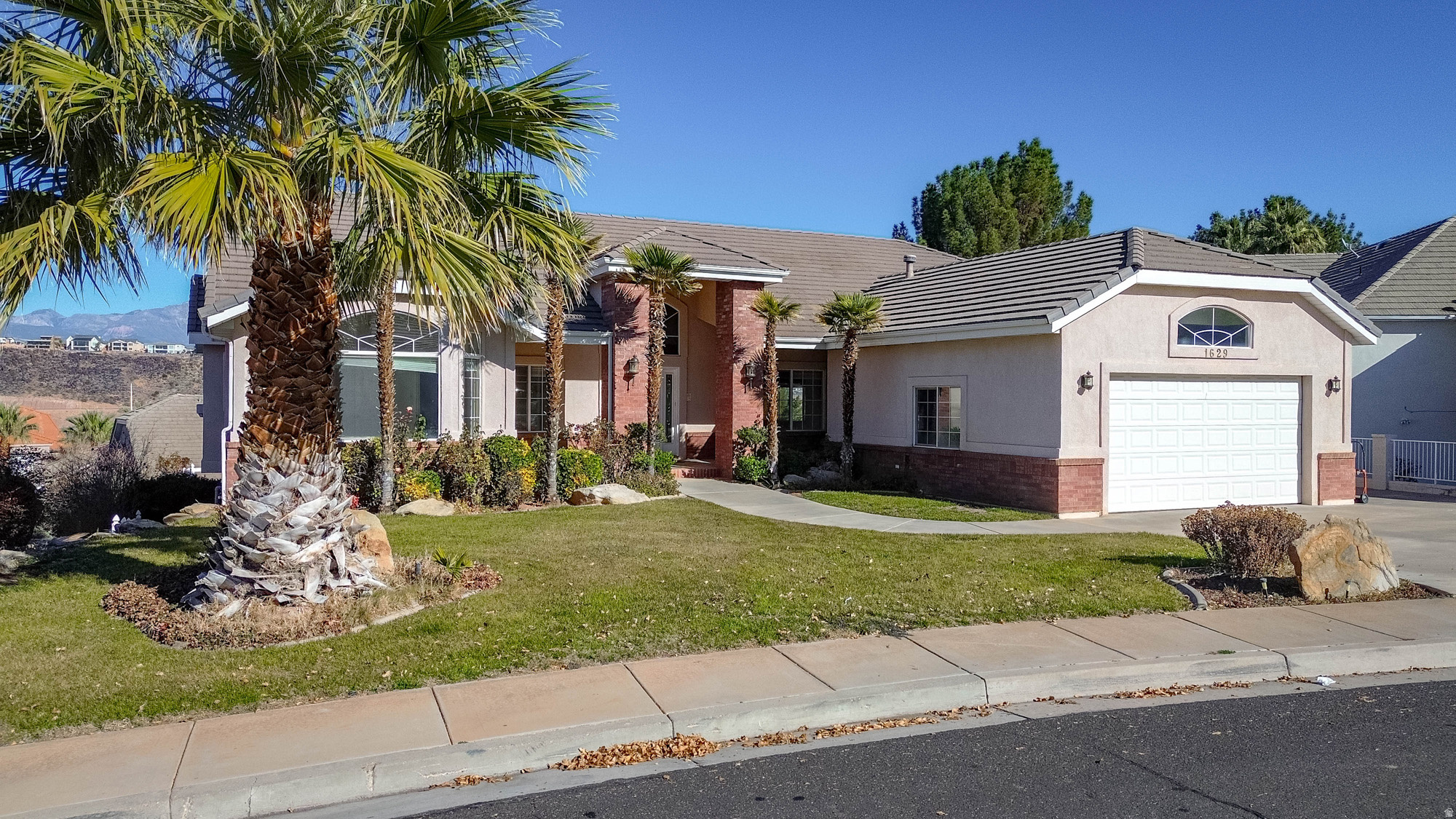 BOULDERS - Residential