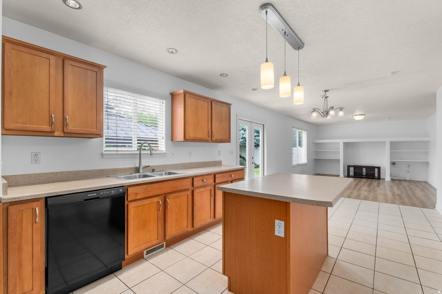 WALLER LANE - Residential