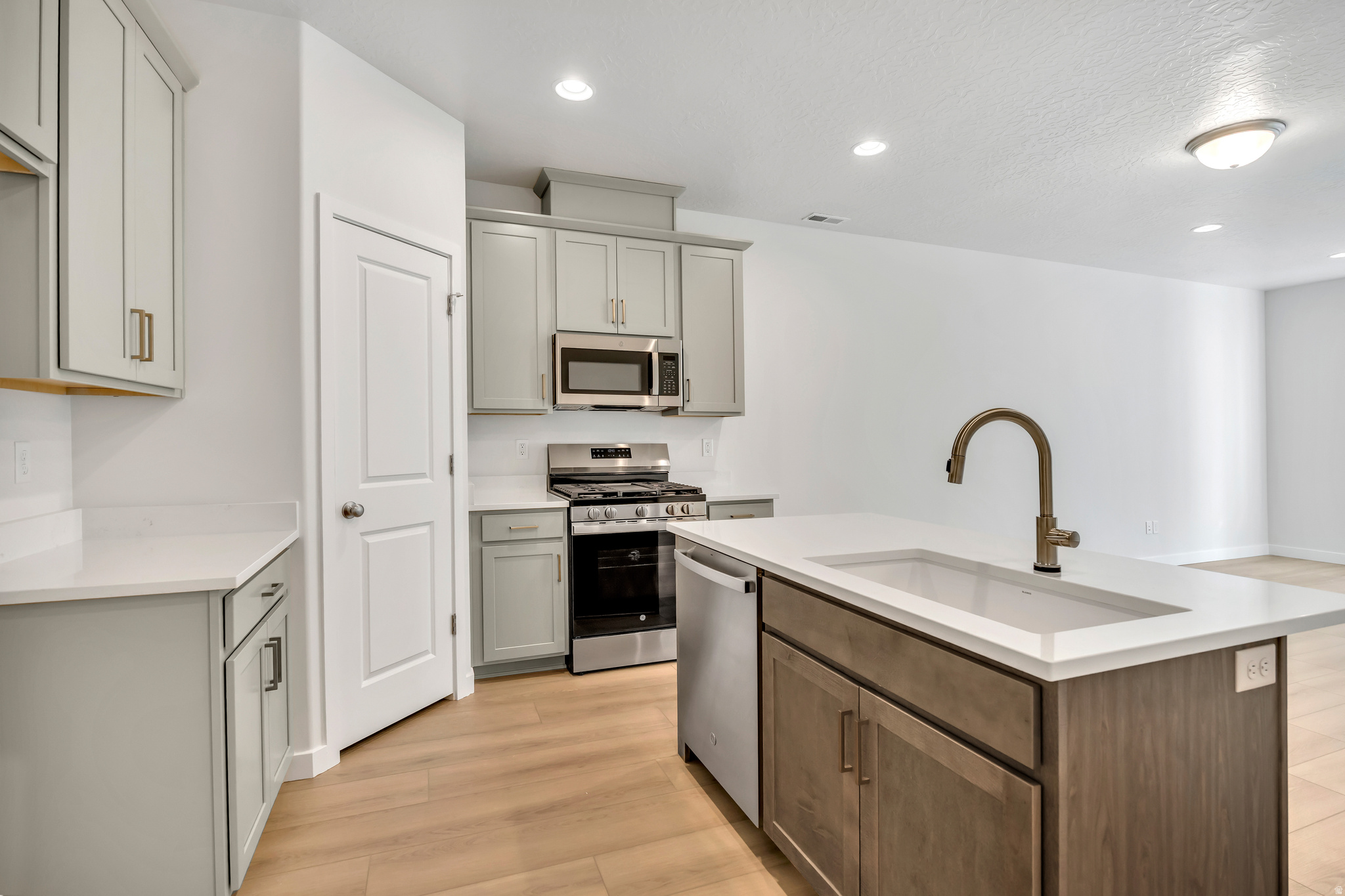 MEADOWBROOK - Residential