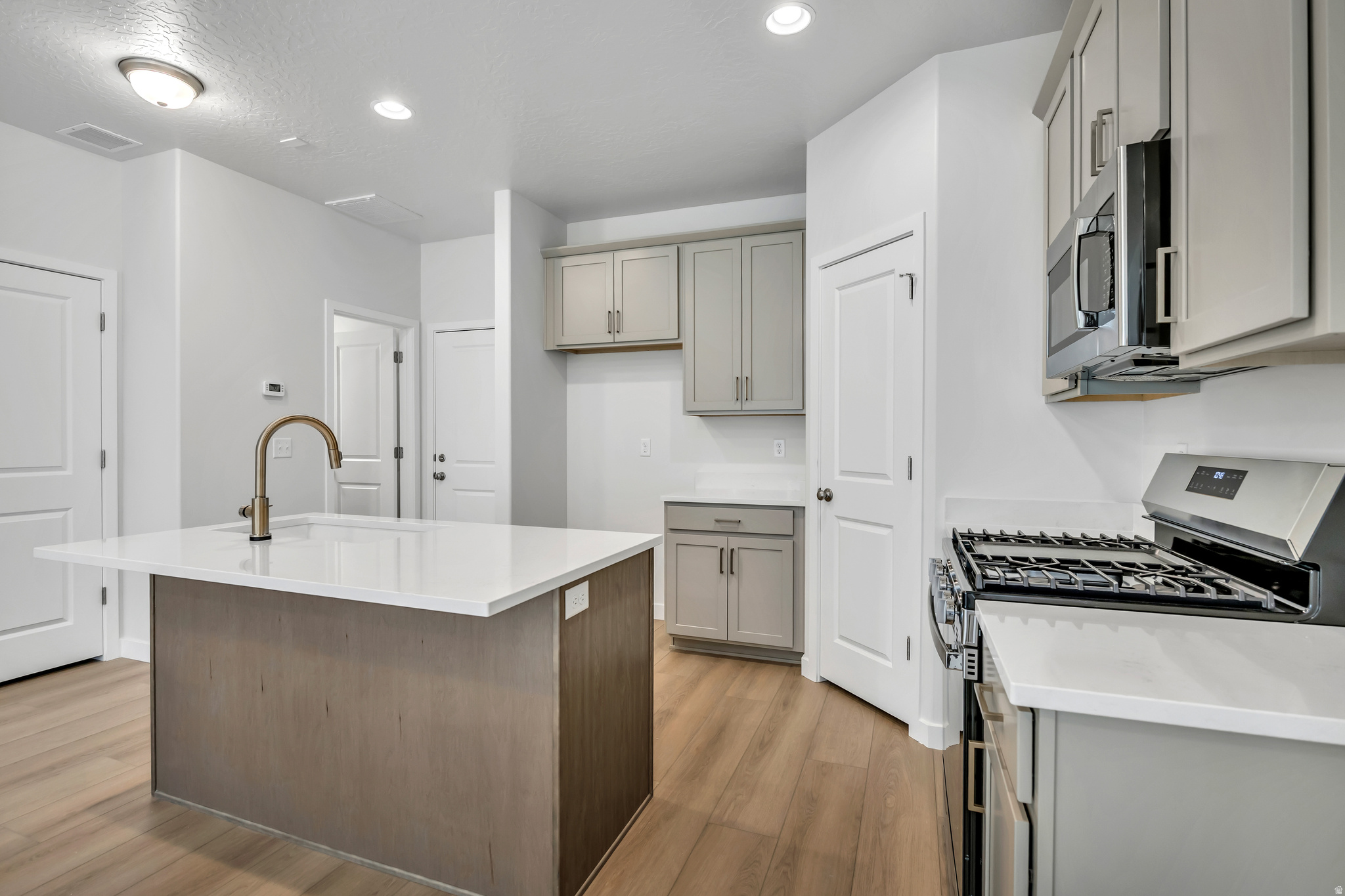 MEADOWBROOK - Residential