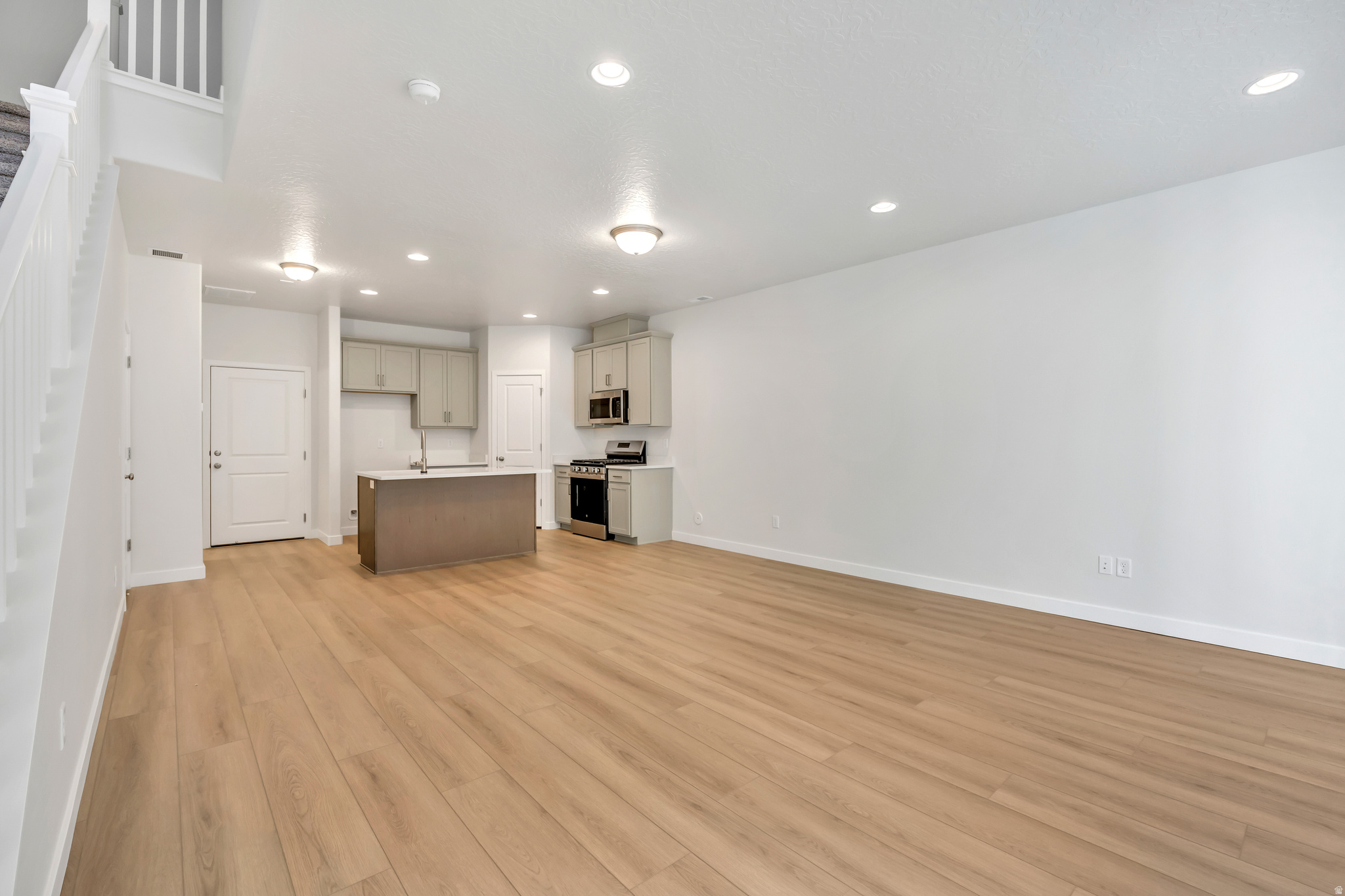 MEADOWBROOK - Residential