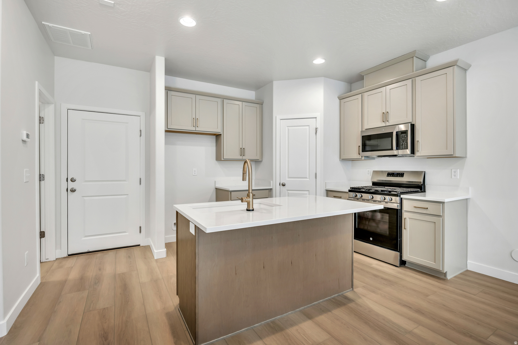 MEADOWBROOK - Residential