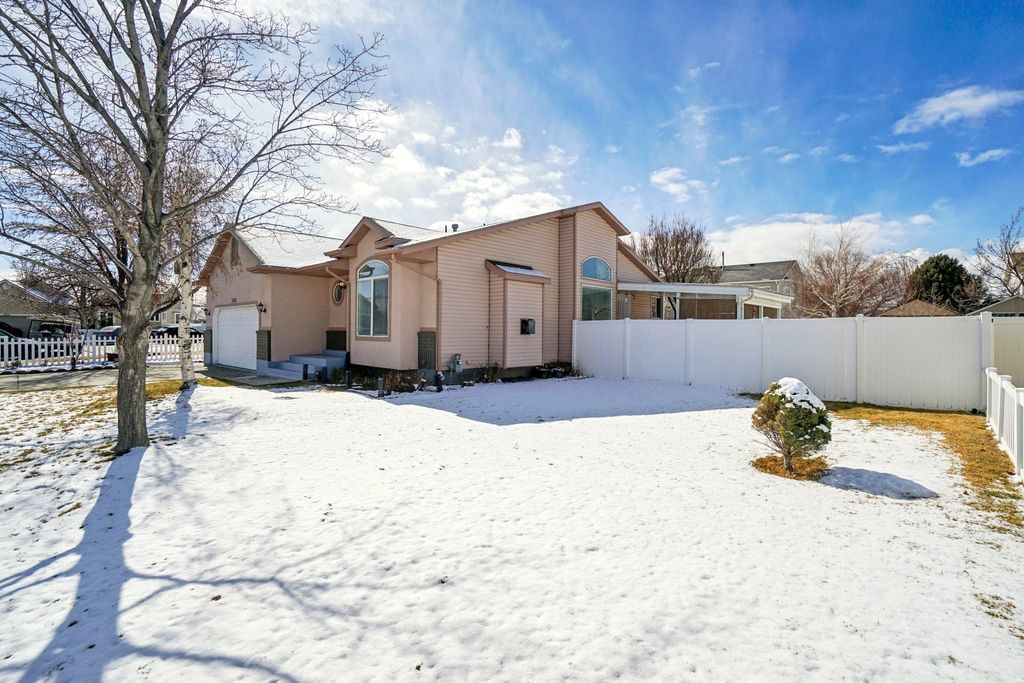 Photo of 3720 S HAMPSHIRE CIR, Salt Lake City, UT 84119 (MLS # 2139269)