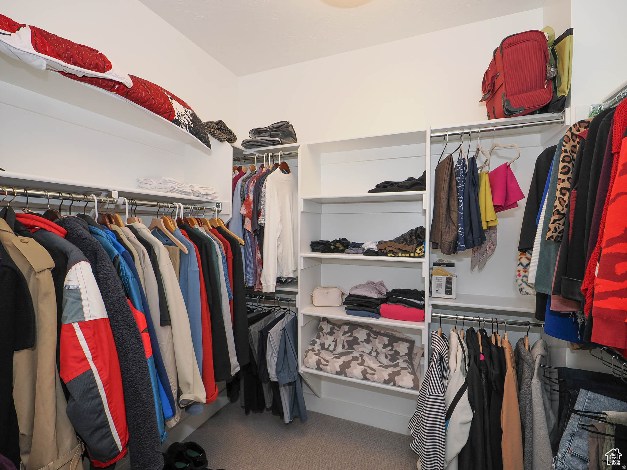 HALCYON ESTATES - Residential