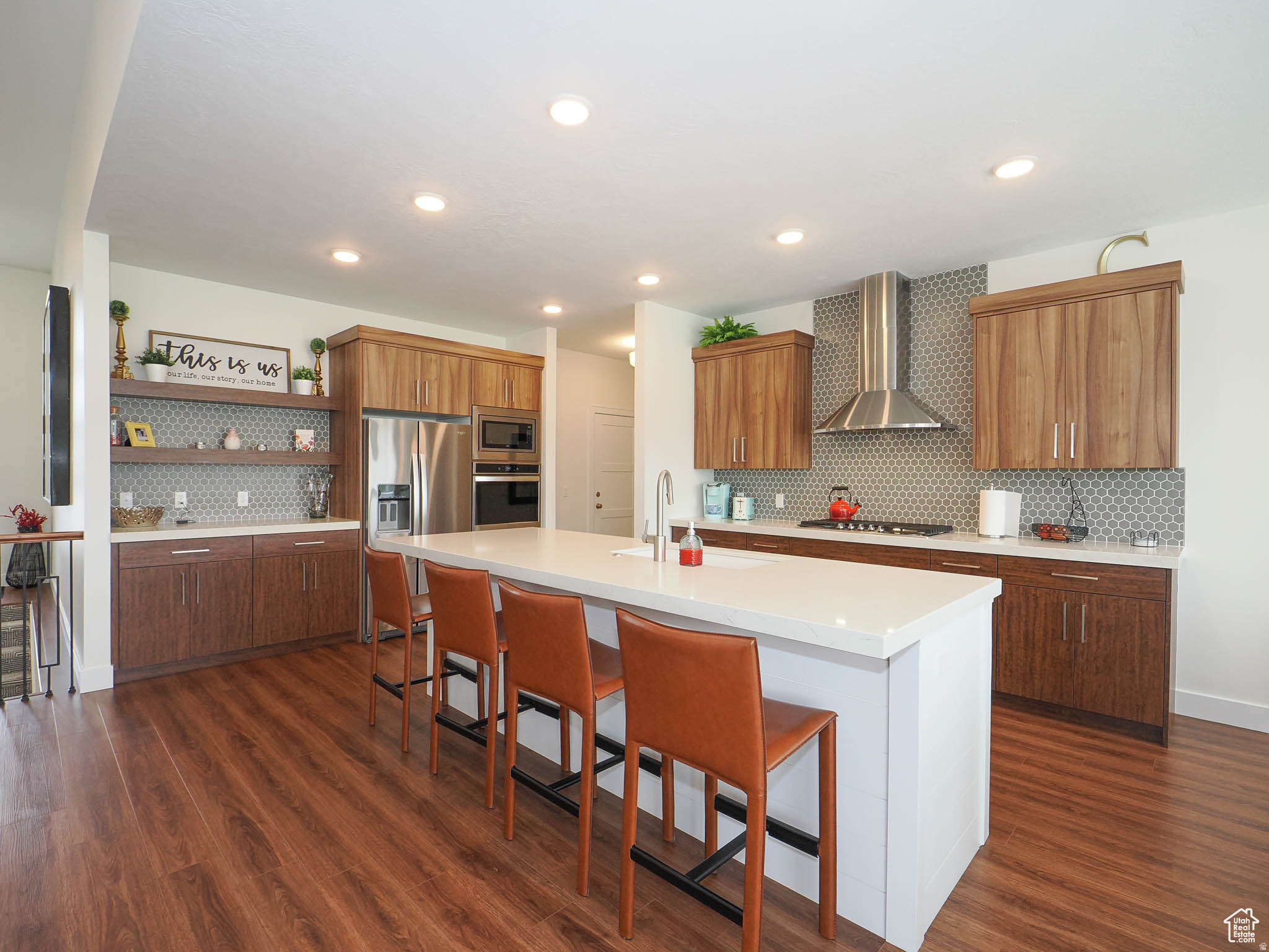 HALCYON ESTATES - Residential