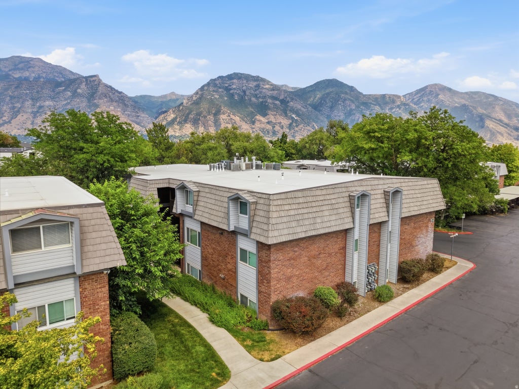 Photo of 1700 N HICKORY LN, Provo, UT 84604 (MLS # 2172147)