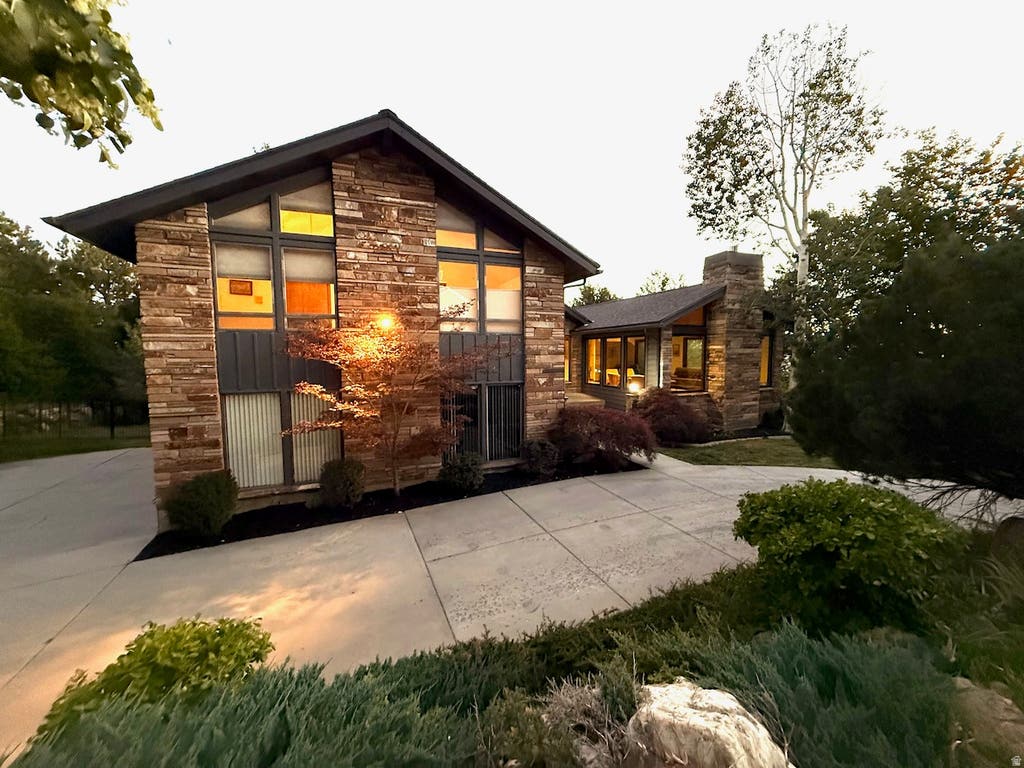 Photo of 6458 S CANYON COVE DR E, Holladay, UT 84121 (MLS # 2165941)