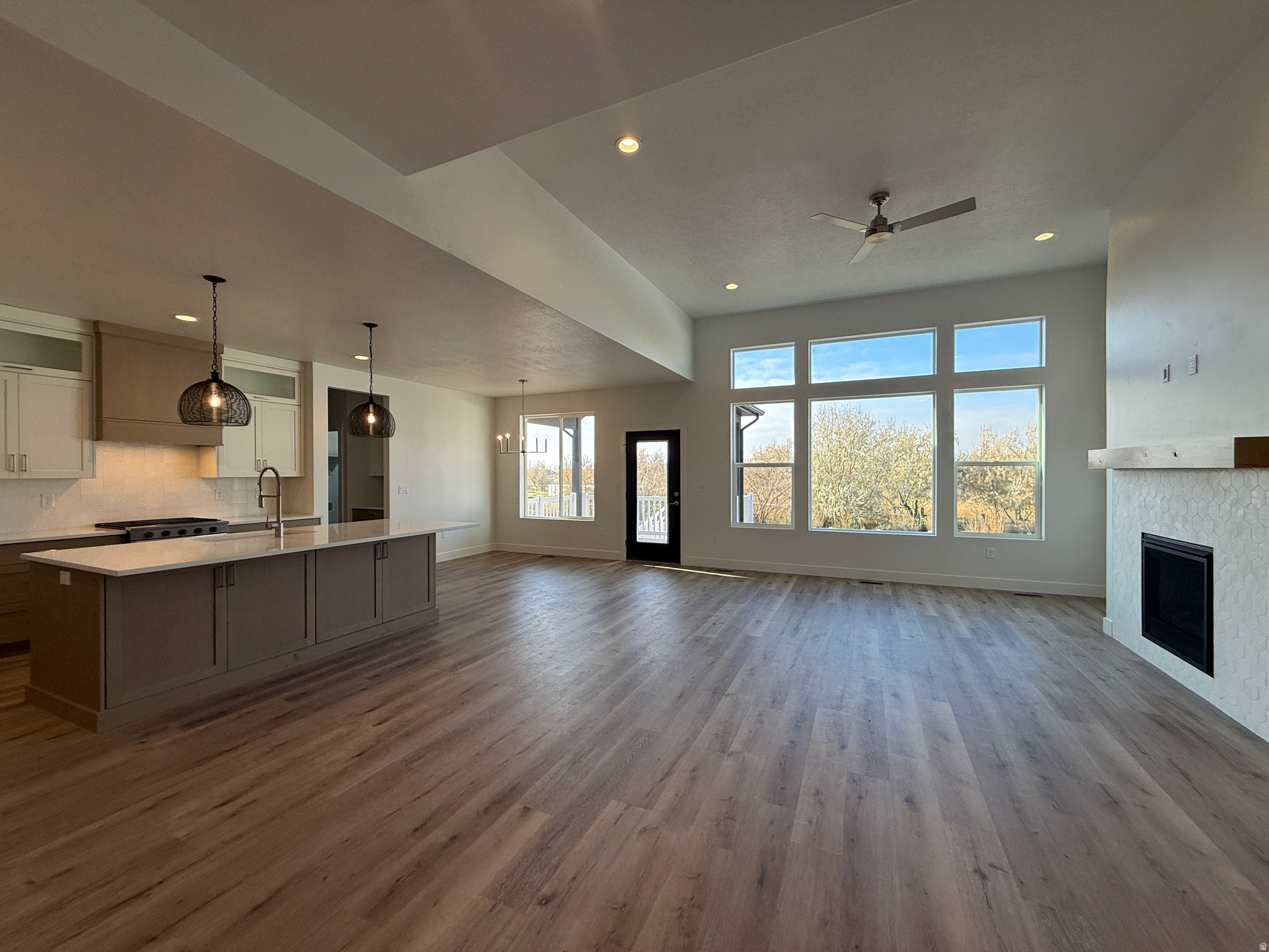 DIAMOND E - Residential