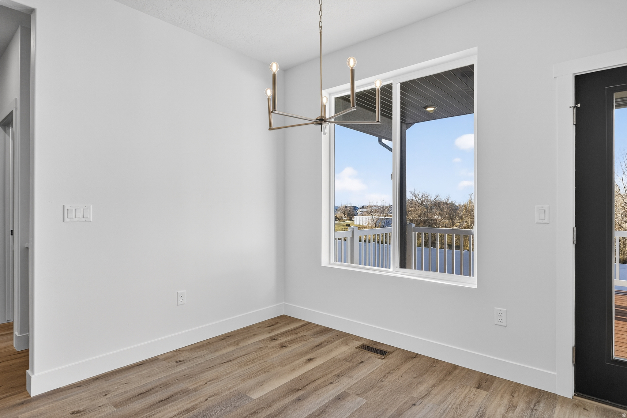 DIAMOND E - Residential