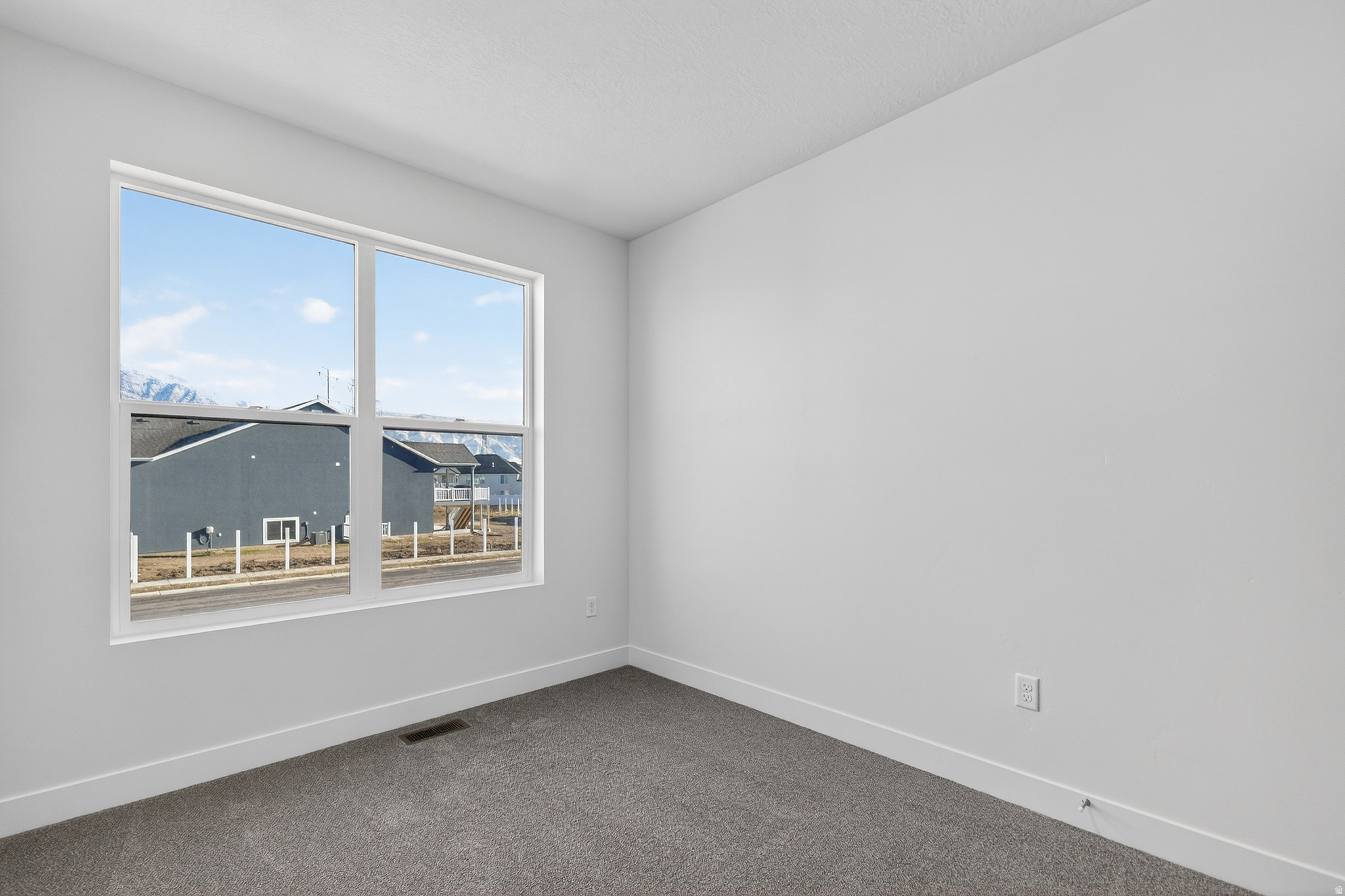 DIAMOND E - Residential