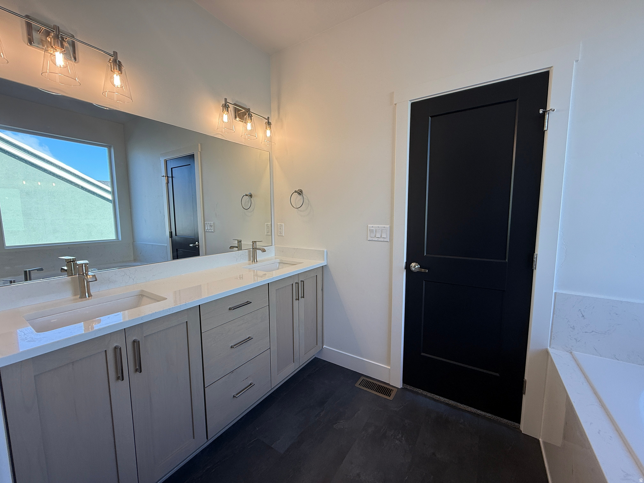 DIAMOND E - Residential