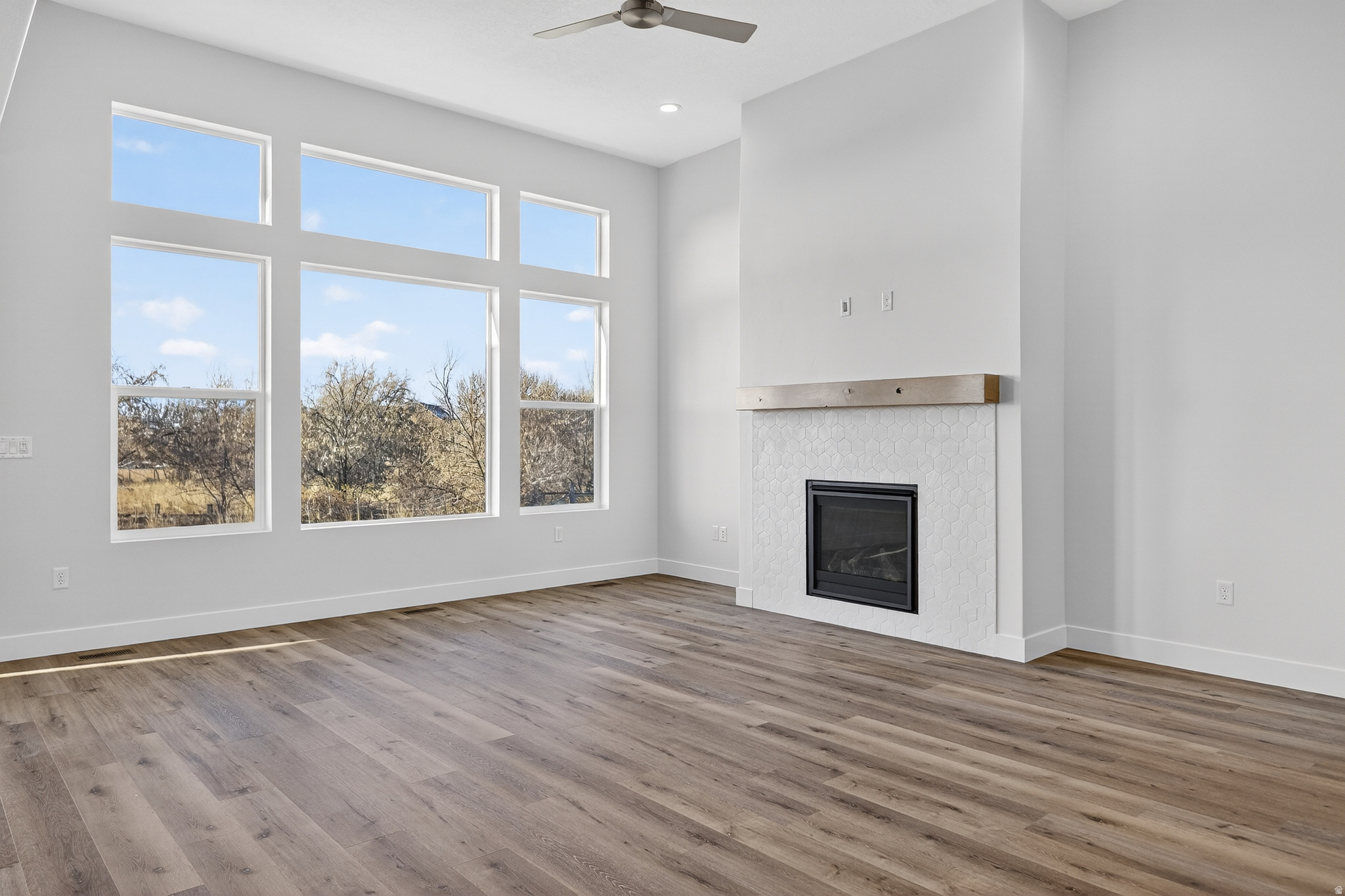 DIAMOND E - Residential