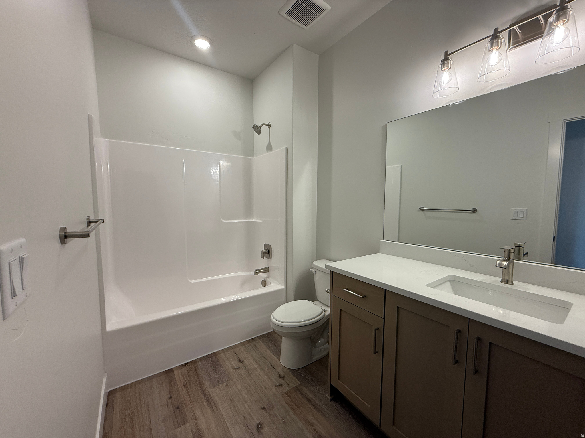 DIAMOND E - Residential