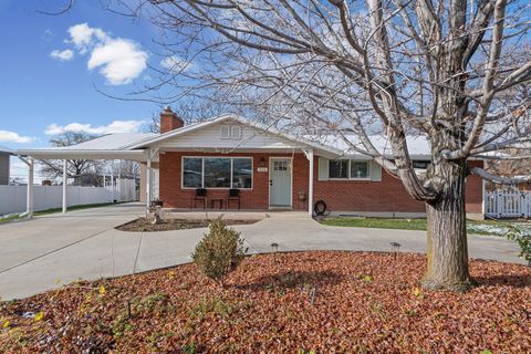 Photo of 315 N 750 E, Kaysville, UT 84037 (MLS # 2125661)