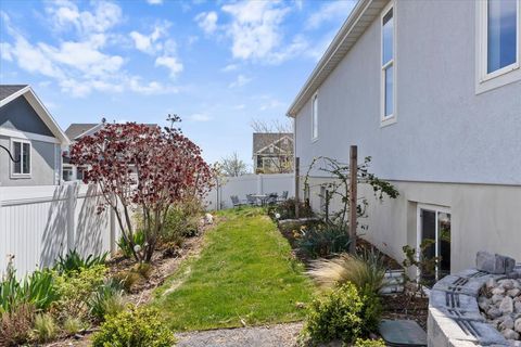 Tiny photo for 6498 W HAVEN MAPLE DR, West Jordan, UT 84081 (MLS # 2148866)