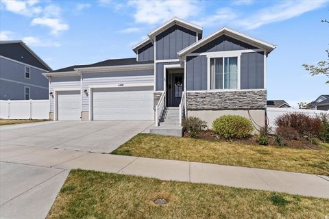 Photo of 6498 W HAVEN MAPLE DR, West Jordan, UT 84081 (MLS # 2148866)