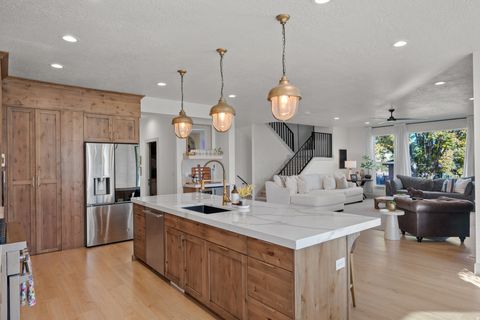 Tiny photo for 453 S 230 W, Lehi, UT 84043 (MLS # 2120109)