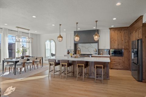 Tiny photo for 453 S 230 W, Lehi, UT 84043 (MLS # 2120109)