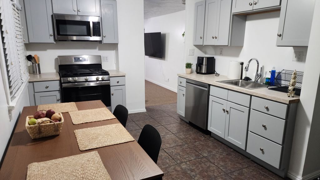 Photo of 739 W JACKSON AVE N, Salt Lake City, UT 84116 (MLS # 2149877)