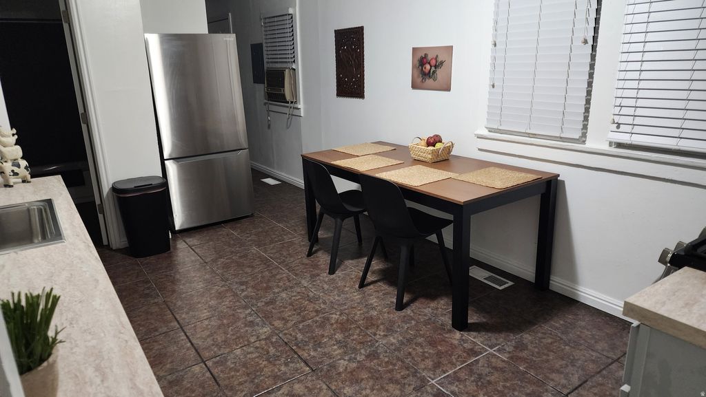 Photo of 739 W JACKSON AVE N, Salt Lake City, UT 84116 (MLS # 2149877)