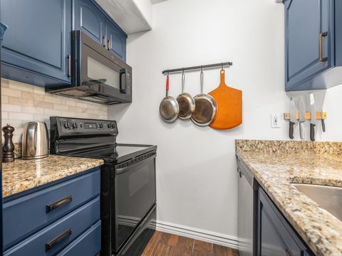 Tiny photo for 221 S MAJESTIC MEADOWS DR, Payson, UT 84651 (MLS # 2132077)