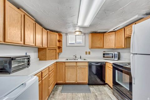 Tiny photo for 433 N 300 E, Provo, UT 84606 (MLS # 2139738)