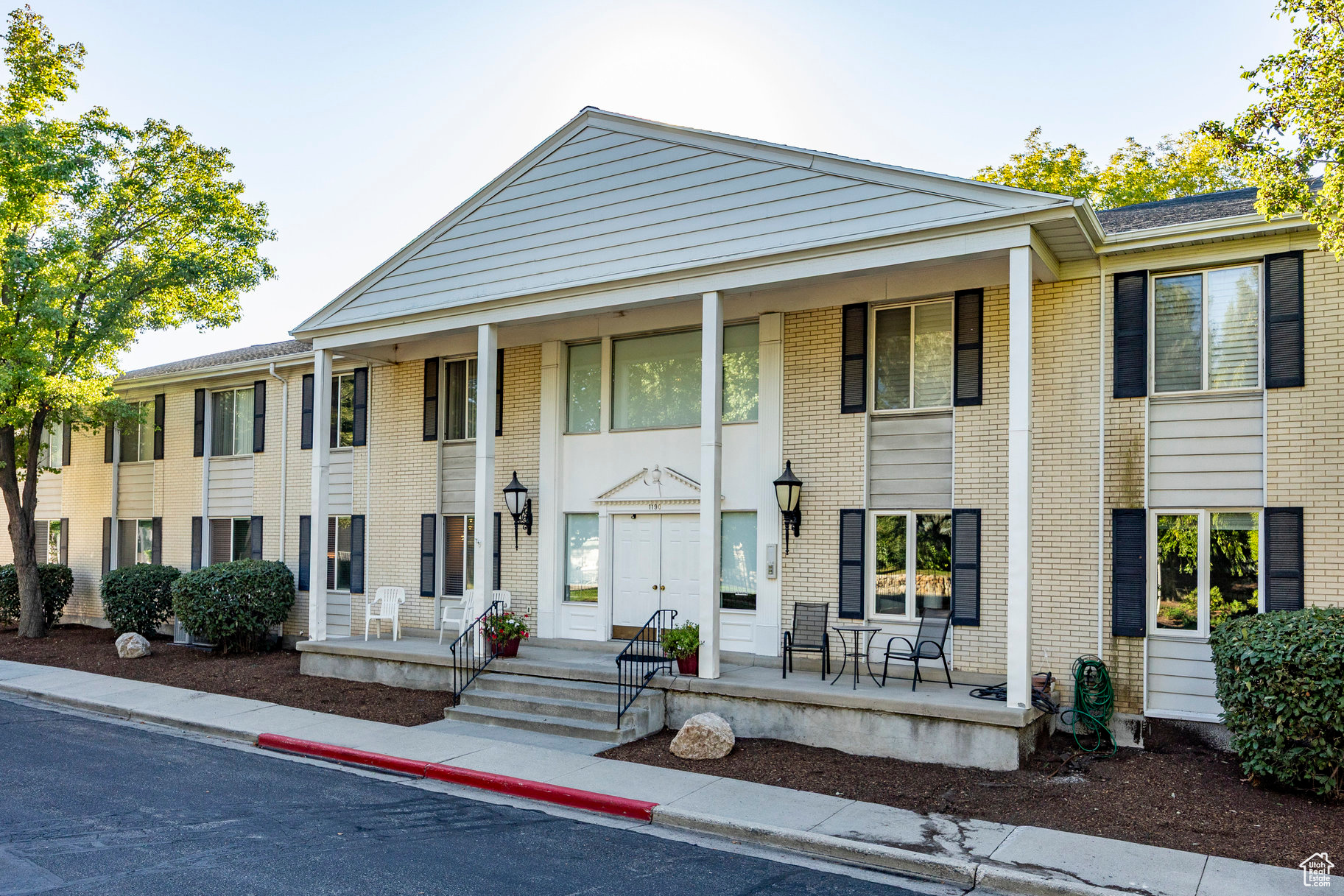 COLONIAL PINES - Residential