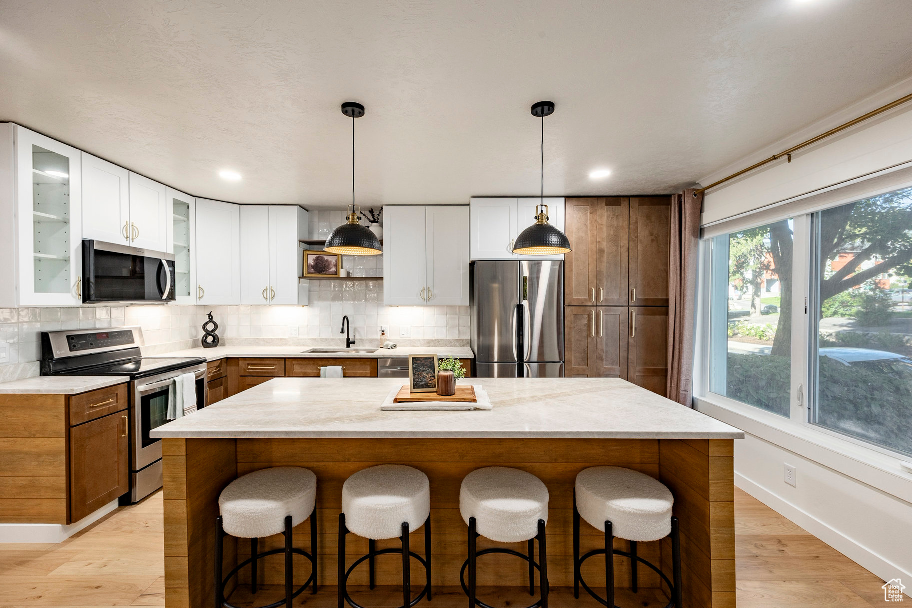 COLONIAL PINES - Residential
