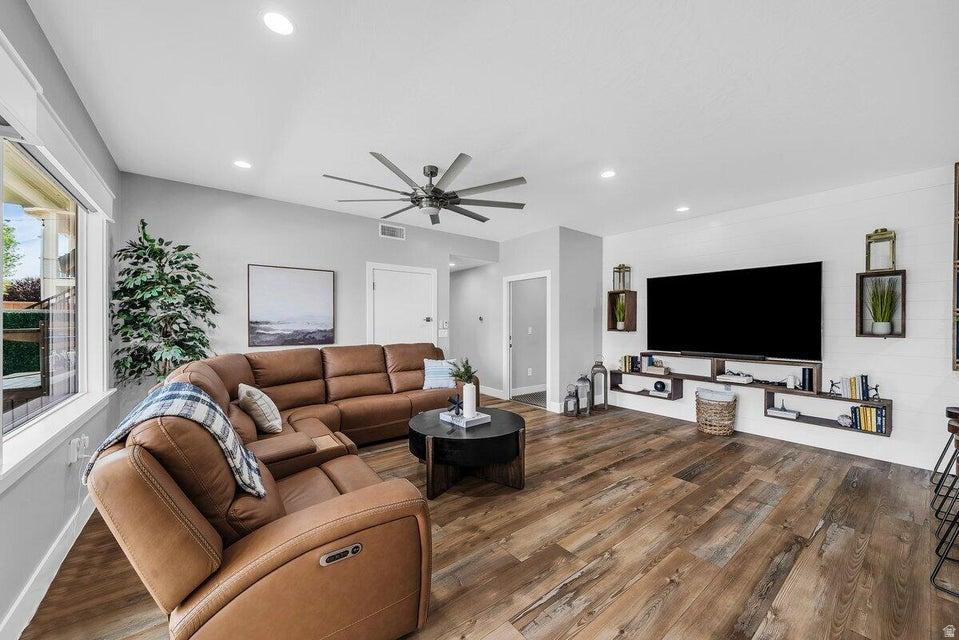 COYOTE SPRINGS - Residential