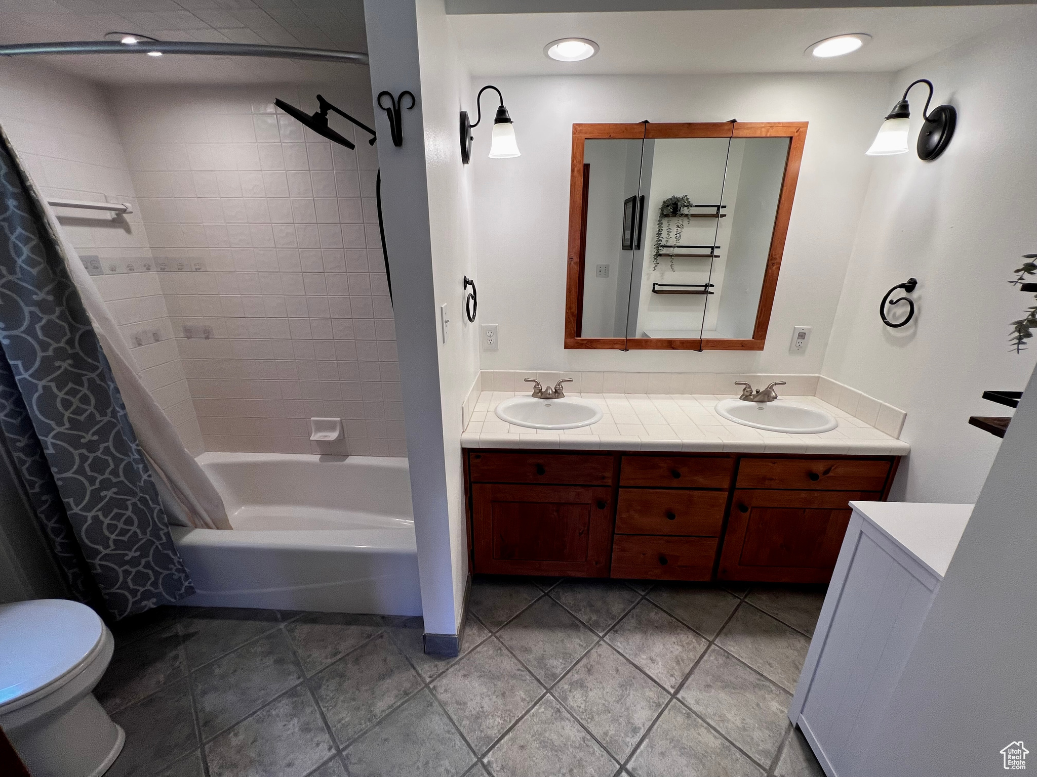 CEDAR VIEW 1ST ADDITION - Residential