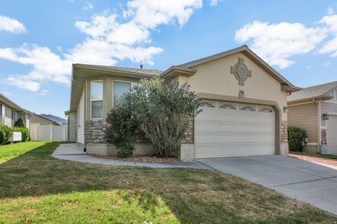 Photo of 716 N BRADFORD DR, North Salt Lake, UT 84054 (MLS # 2180590)