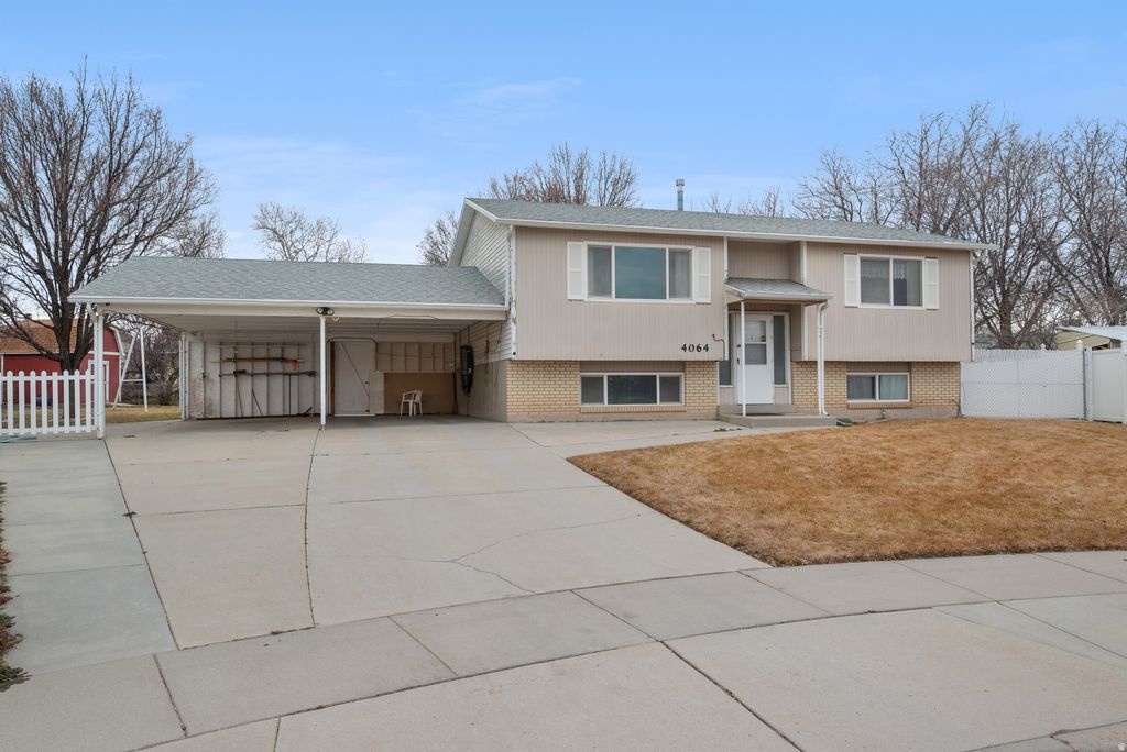 Photo of 4064 W AQUARIUS CIR S, Salt Lake City, UT 84118 (MLS # 2136813)